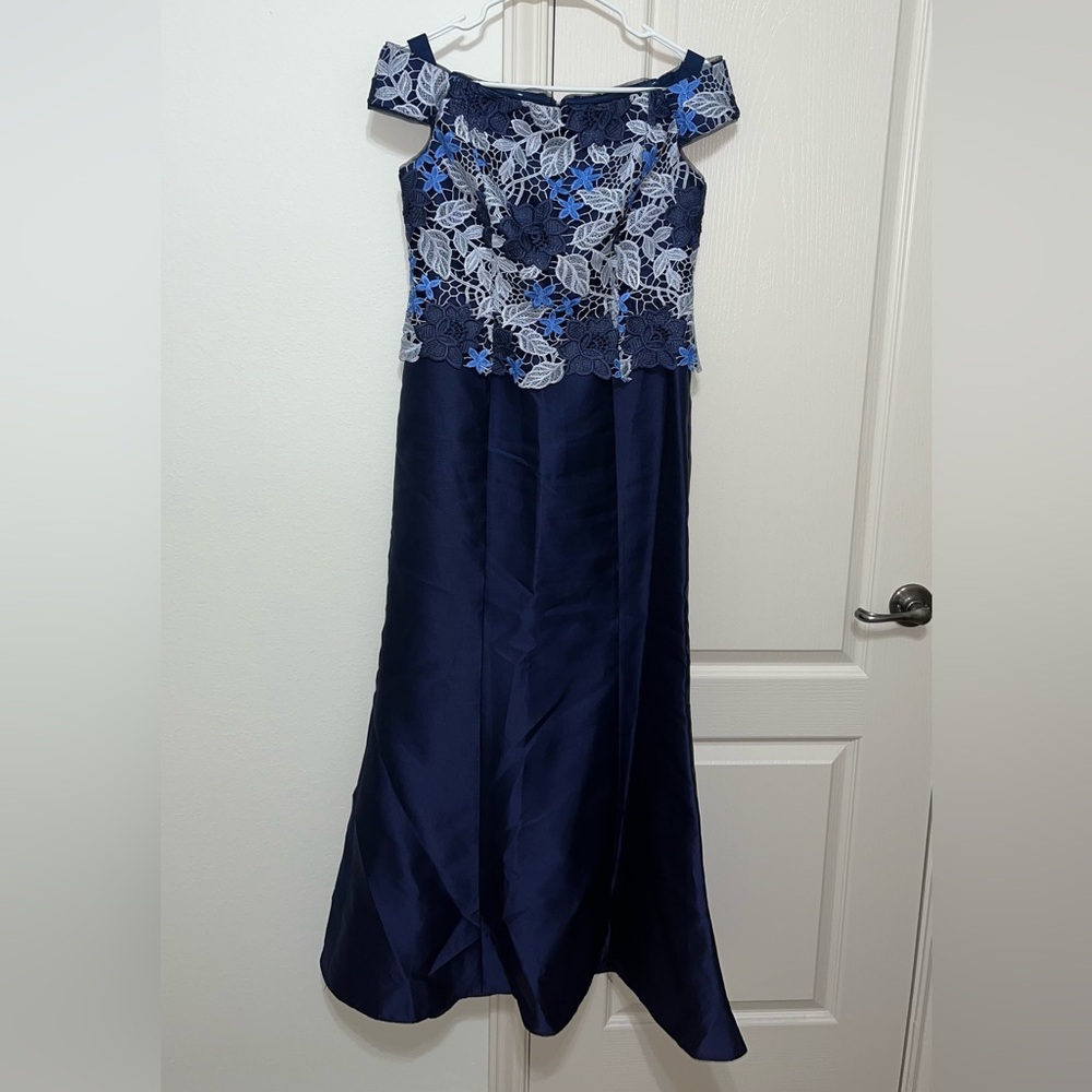 Adrianna Papell | Tricolor Lace Elegant Navy Blue Off the Shoulder Gown